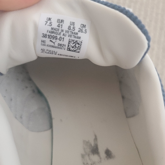 Sneakers - Picture 2 of 4